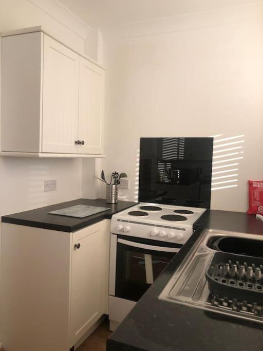 29 Comfort House 2 Bedroom Townhouse With Parking Scunthorpe Exterior photo